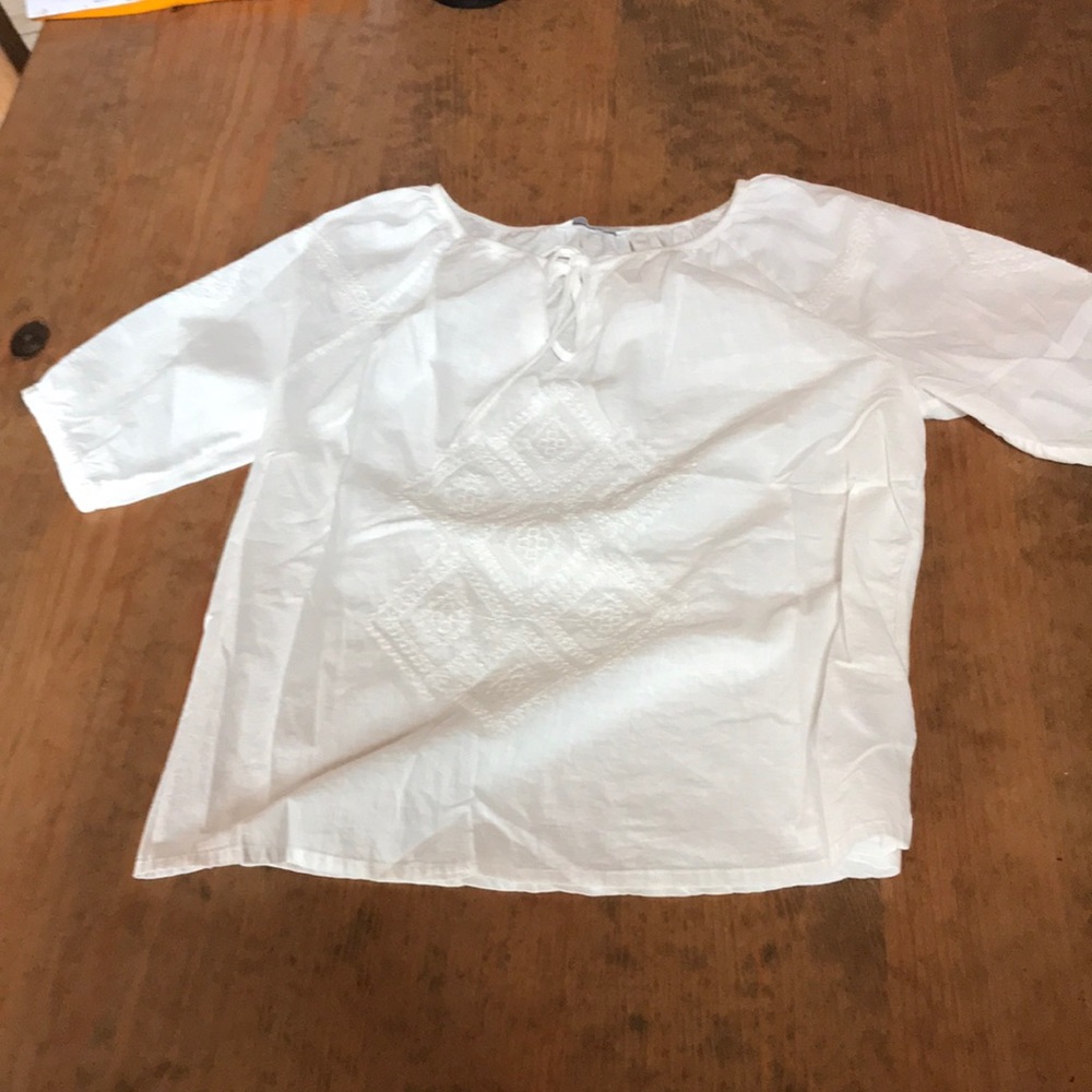 Lucky Brand medium peasant style blouse embroidered front/sleeves good condition
